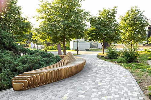 CANUE | Webinaires et coursCreative bench in beautiful city park
