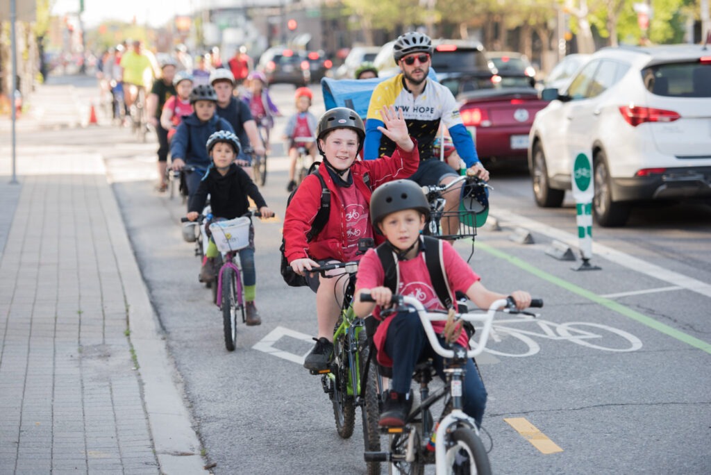 CANUE | Politiques et pratiquesBay-Street-Cycle-Track_Bike-Day (1)