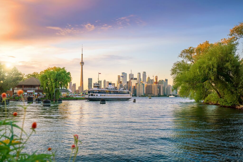 CANUE | Villes et climatToronto city Skyline at sunset Canada