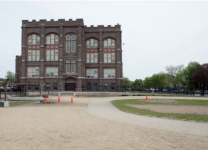 CANUE | Verdir les écoles défavorisées tout en prévenant les inondations à ChicagoDavis-Before.jpg